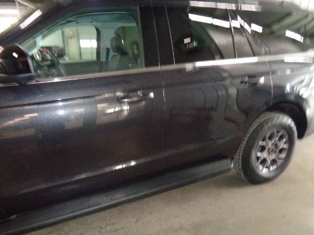 Certified 2025 Ford Expedition Active AWD/4WD image 3