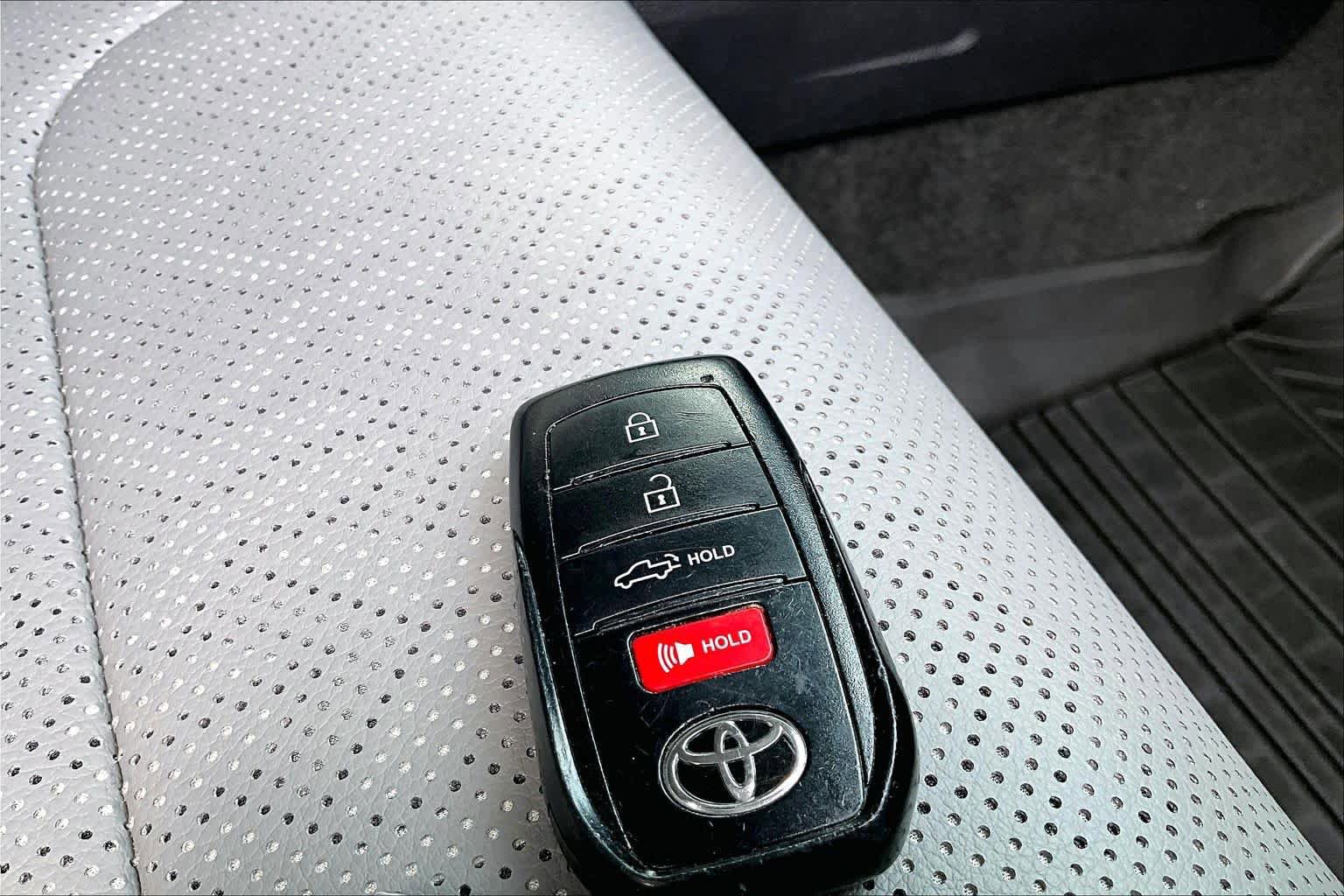 Used 2024 Toyota Tundra Limited w/ Power Package AWD/4WD image 15