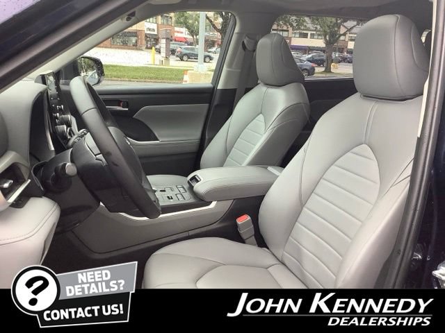 Used 2022 Toyota Highlander XLE AWD/4WD image 11