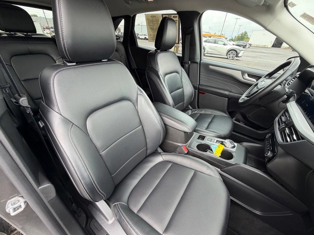 Certified 2025 Ford Escape Platinum AWD/4WD image 46