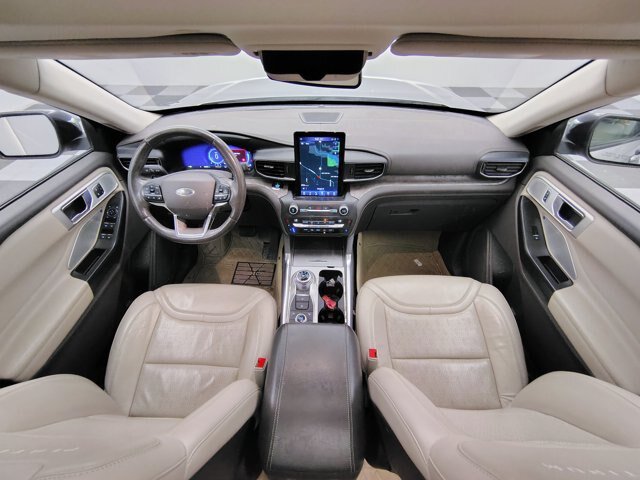 Certified 2020 Ford Explorer Platinum w/ Premium Technology Package AWD/4WD image 2