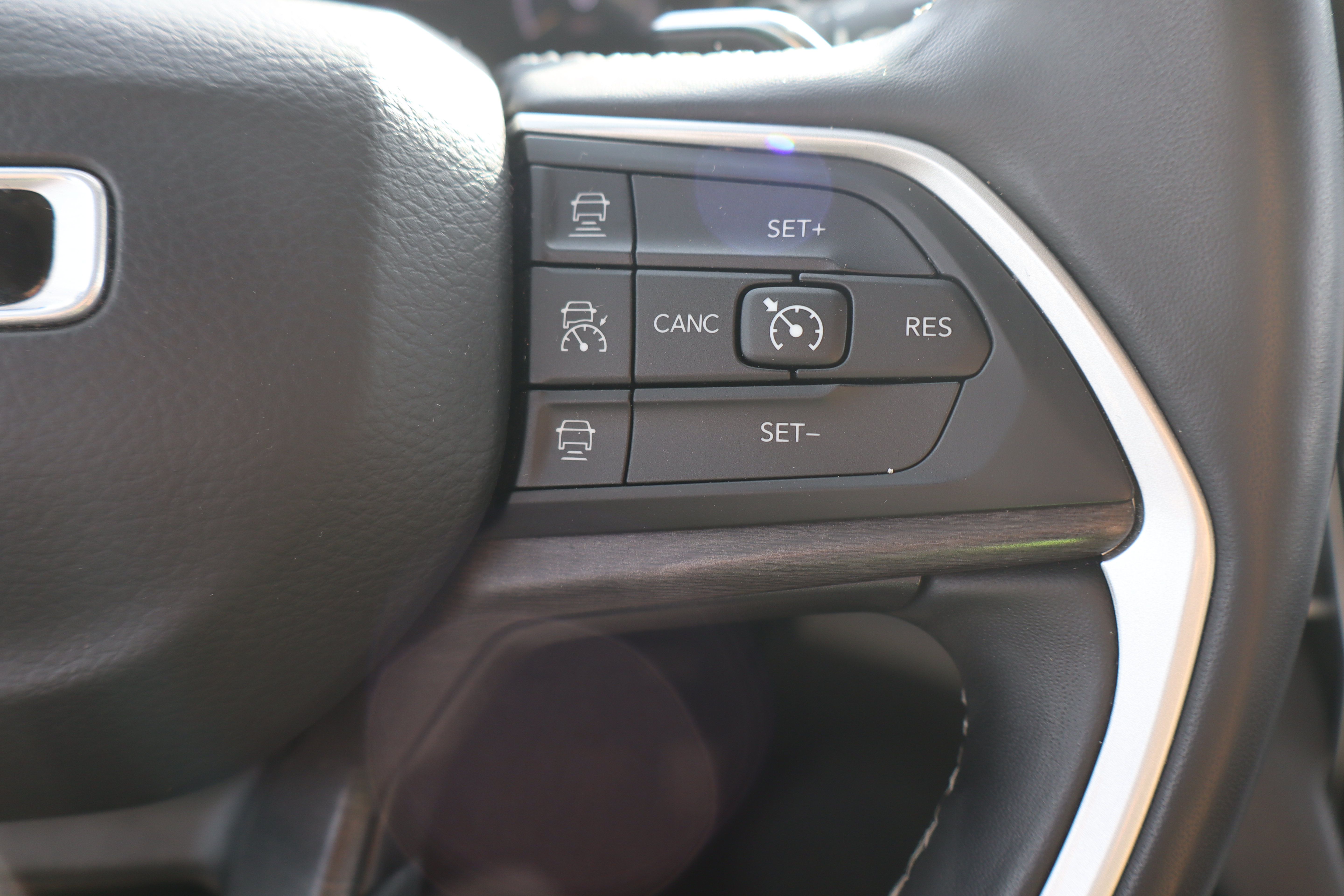 Used 2021 Jeep Grand Cherokee L Limited AWD/4WD image 18