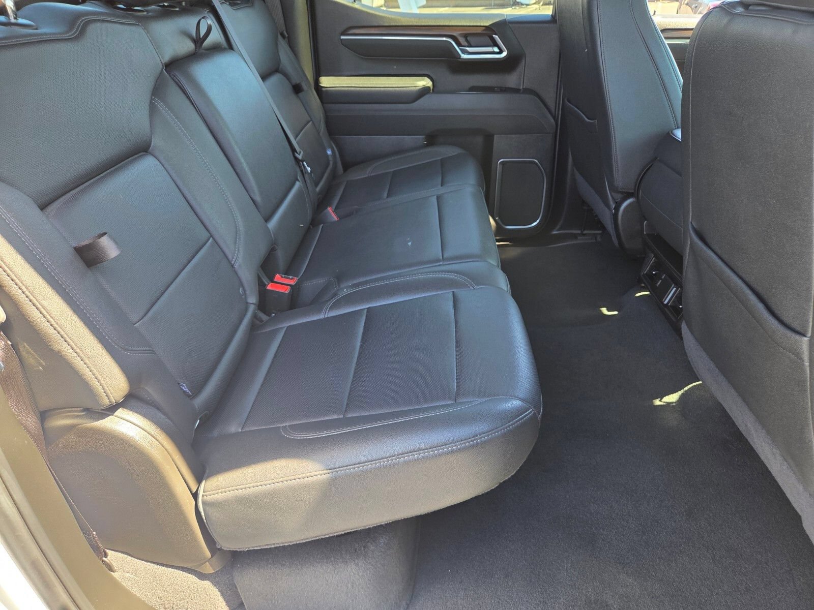 Used 2025 GMC Sierra 1500 SLT RWD image 14