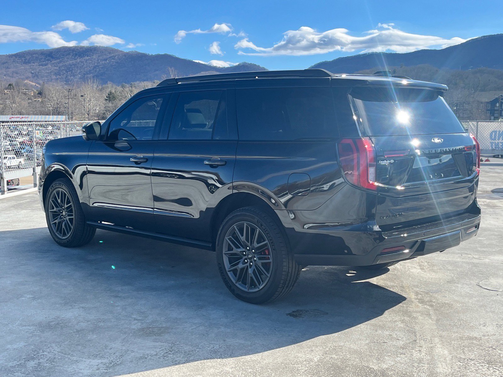 Certified 2025 Ford Expedition Platinum w/ Stealth Performance Package image 4