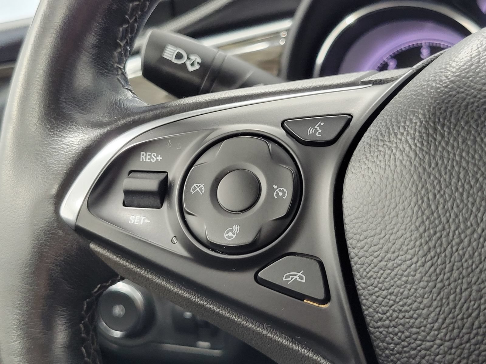 Used 2020 Buick Envision Essence AWD/4WD image 15