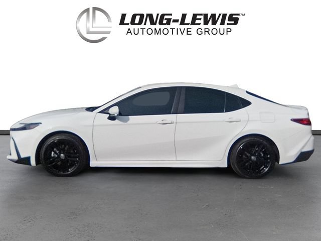 Used 2025 Toyota Camry SE w/ Convenience Package FWD image 2