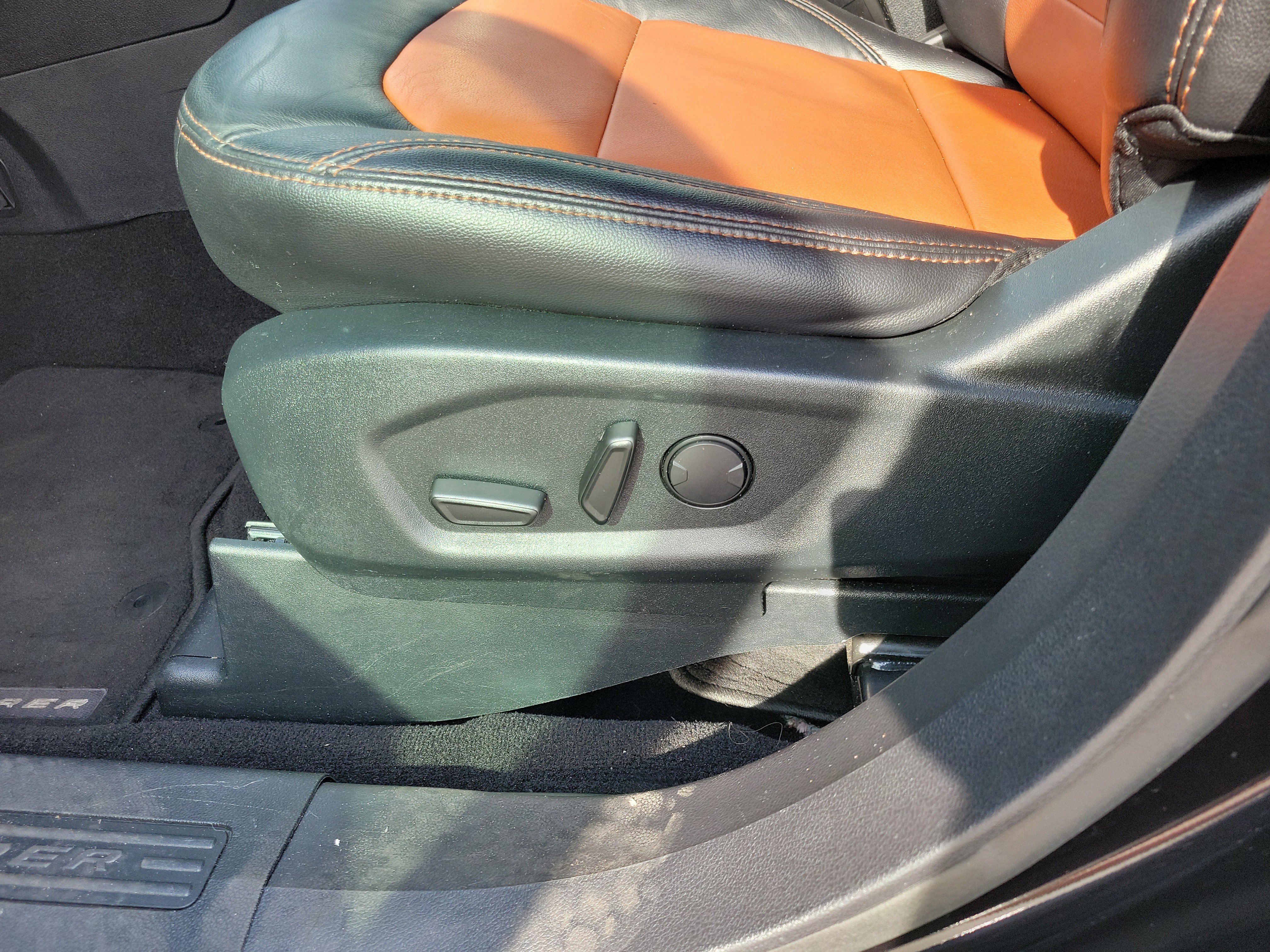 Certified 2019 Ford Explorer XLT w/ Equipment Group 202A image 9