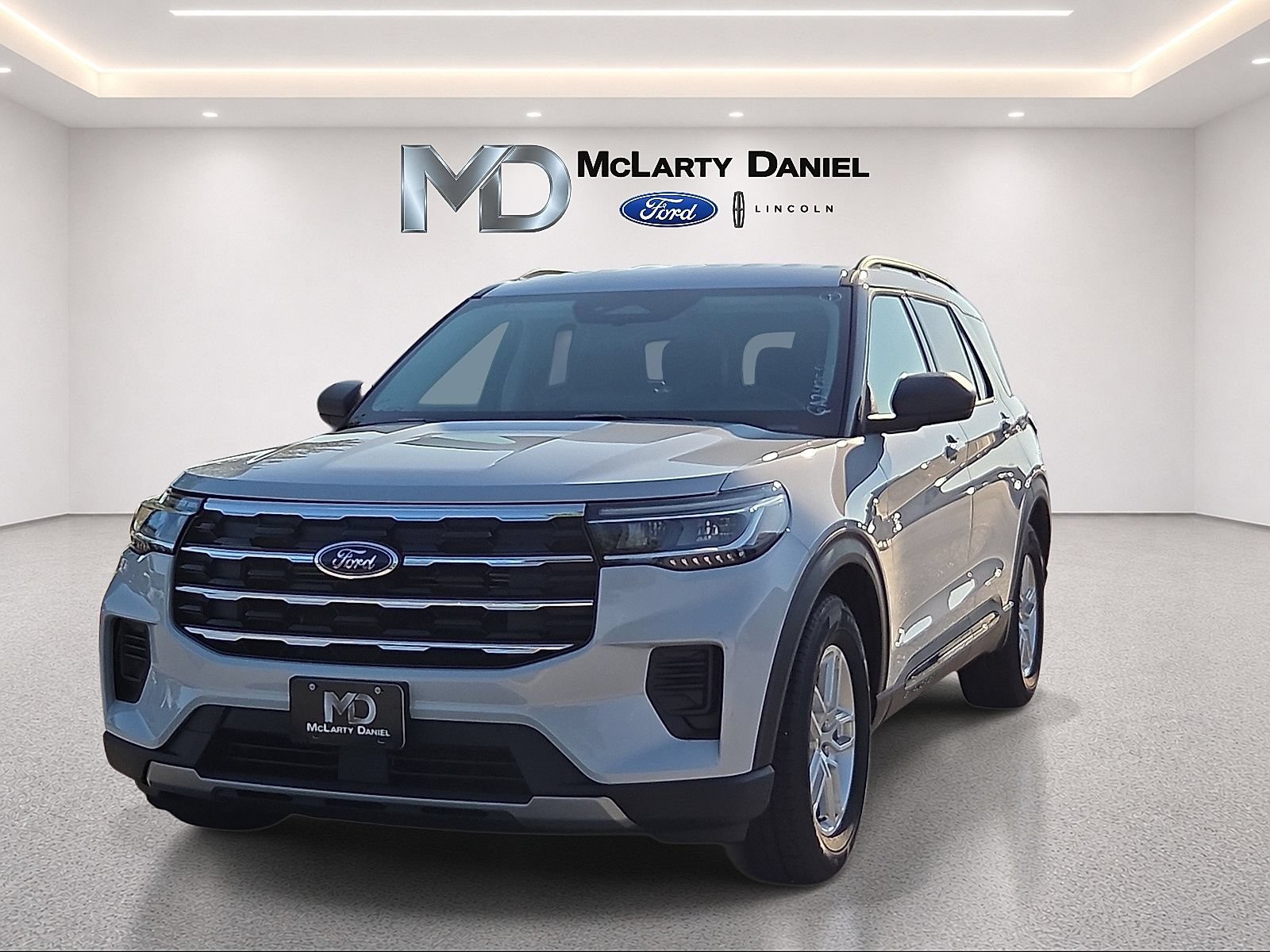 Certified 2026 Ford Explorer Active RWD image 2