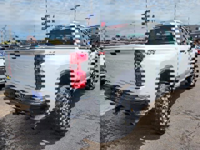 Used 2024 Chevrolet Silverado 2500 Custom w/ Snow Plow Prep/Camper Package image 6