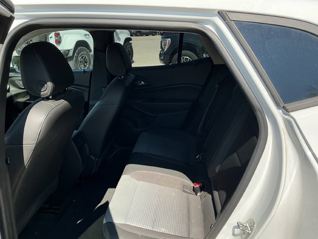 Used 2024 Chevrolet Trax LT w/ Driver Confidence Package FWD image 17