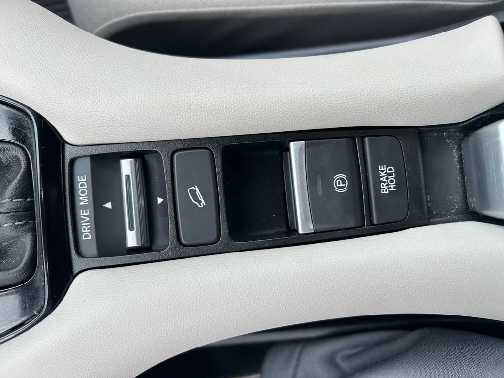 Used 2024 Honda HR-V LX image 30
