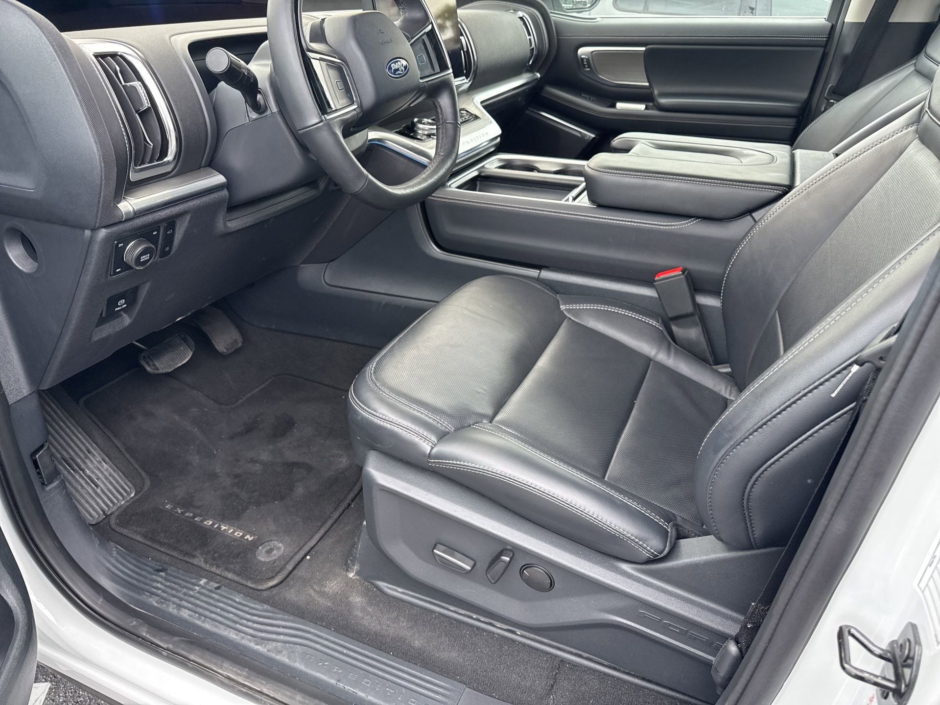 Certified 2025 Ford Expedition Max Platinum image 13