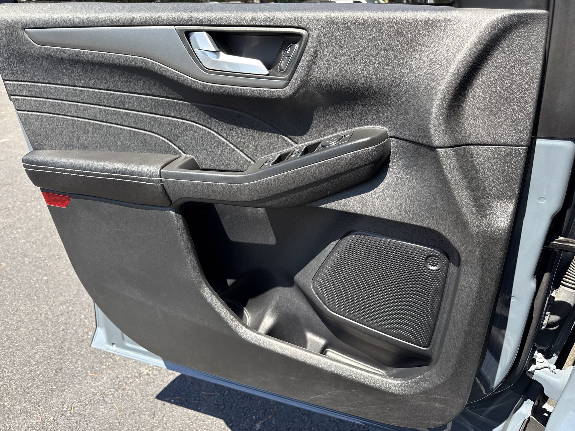 Certified 2025 Ford Escape SE FWD image 12