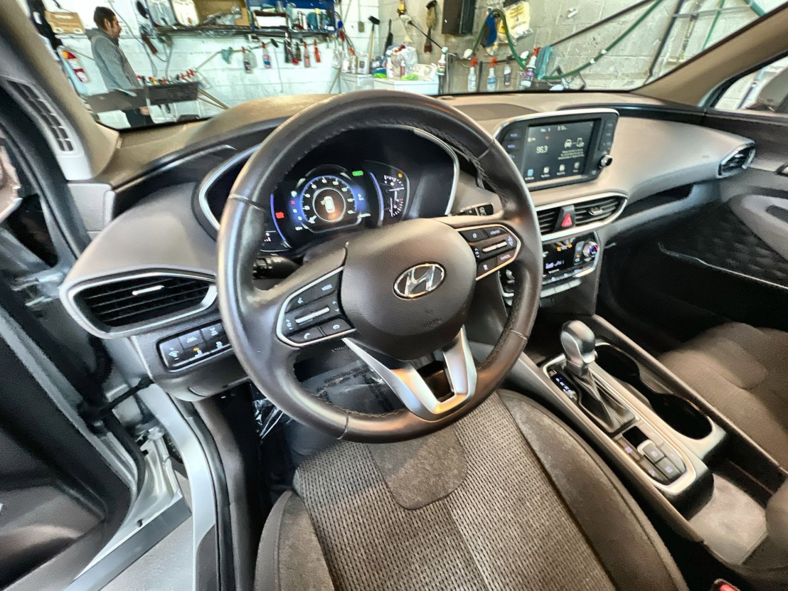 Used 2020 Hyundai Santa Fe SEL w/ Convenience Package image 16