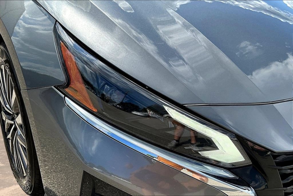Used 2024 Nissan Altima 2.5 SV FWD image 32
