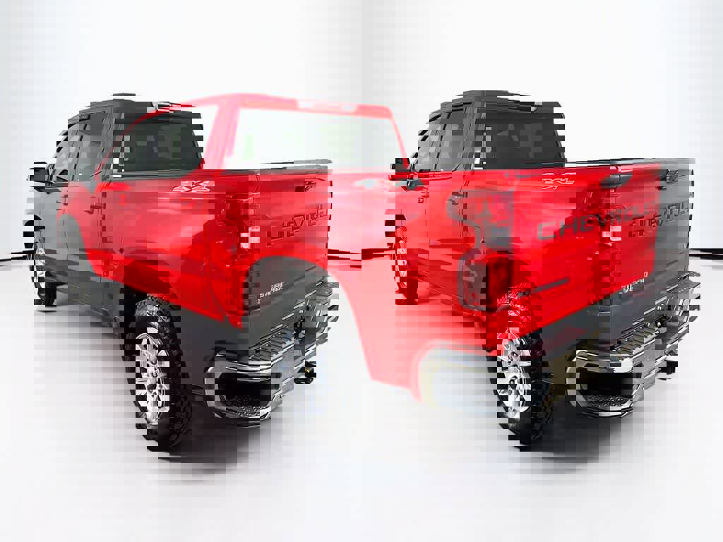 Used 2025 Chevrolet Silverado 1500 LT image 4