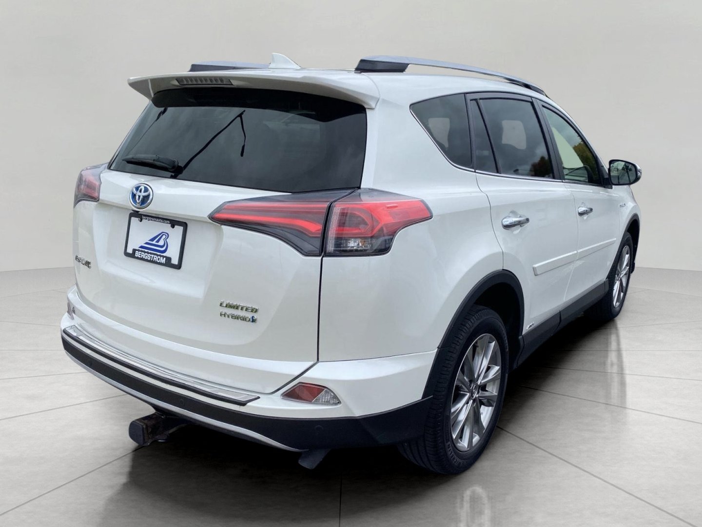 Used 2017 Toyota RAV4 Limited w/ All Weather Liner Package AWD/4WD image 7