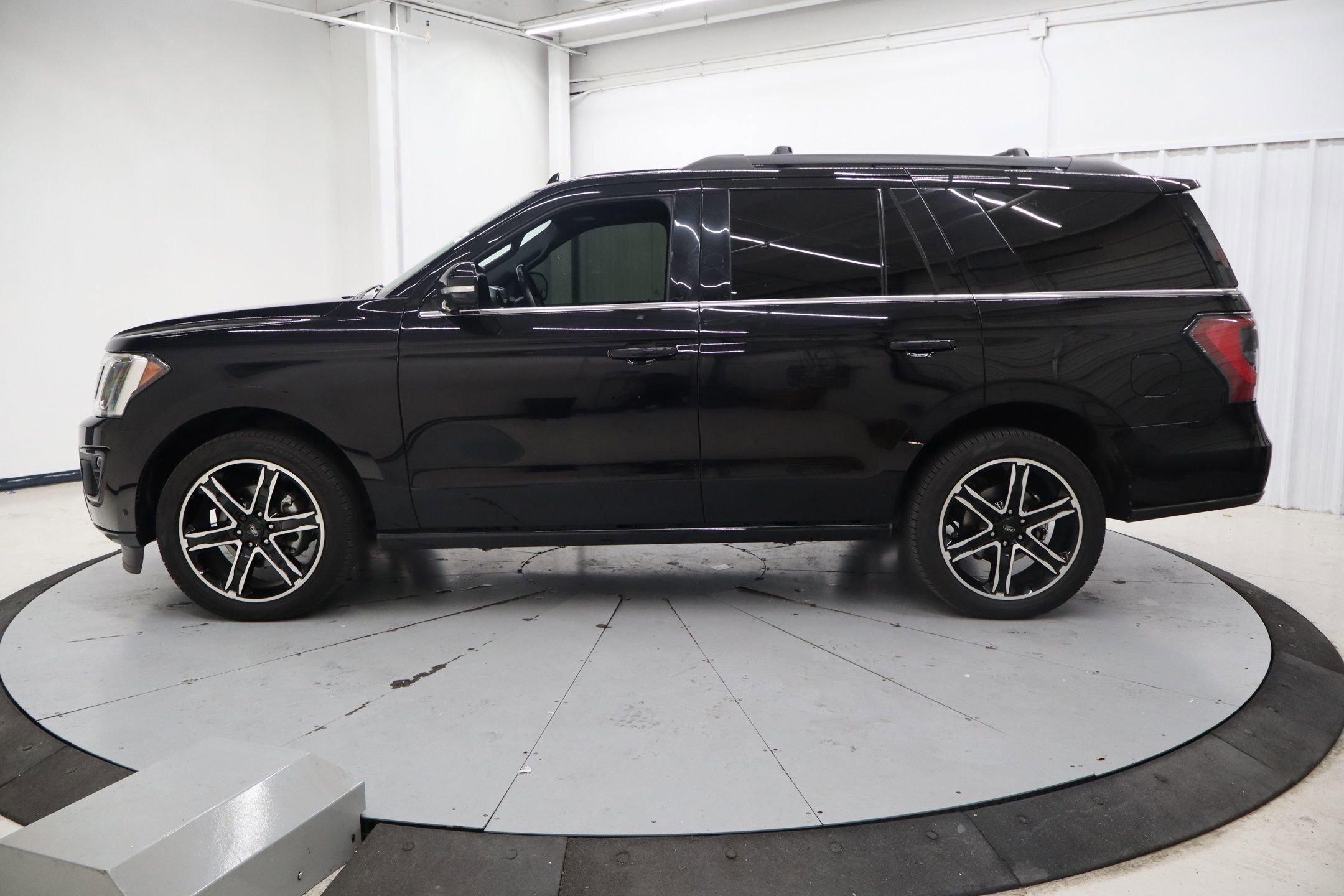 Certified 2020 Ford Expedition Limited image 2