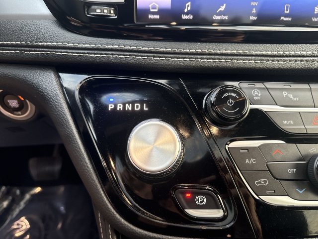 Used 2025 Chrysler Pacifica Limited FWD image 20