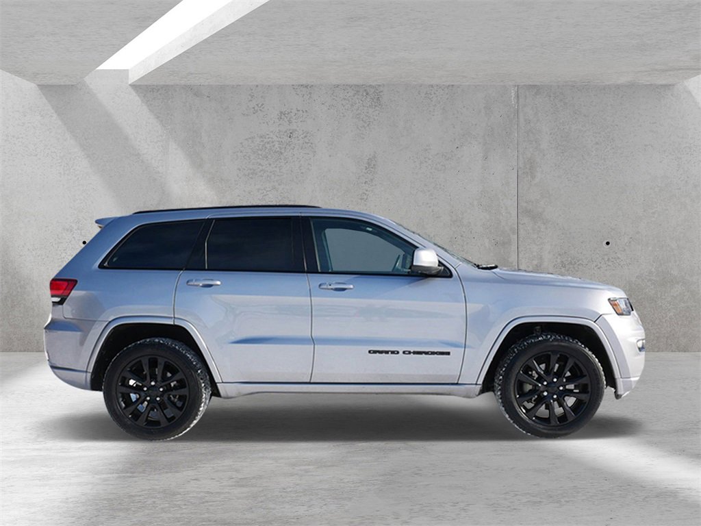 Used 2021 Jeep Grand Cherokee Laredo X image 2