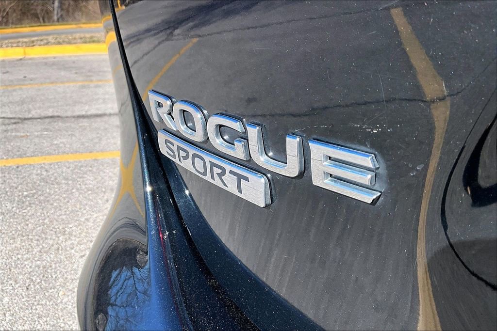 Used 2022 Nissan Rogue Sport S FWD image 9