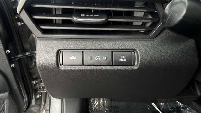Used 2025 Nissan Altima 2.5 SV AWD/4WD image 12