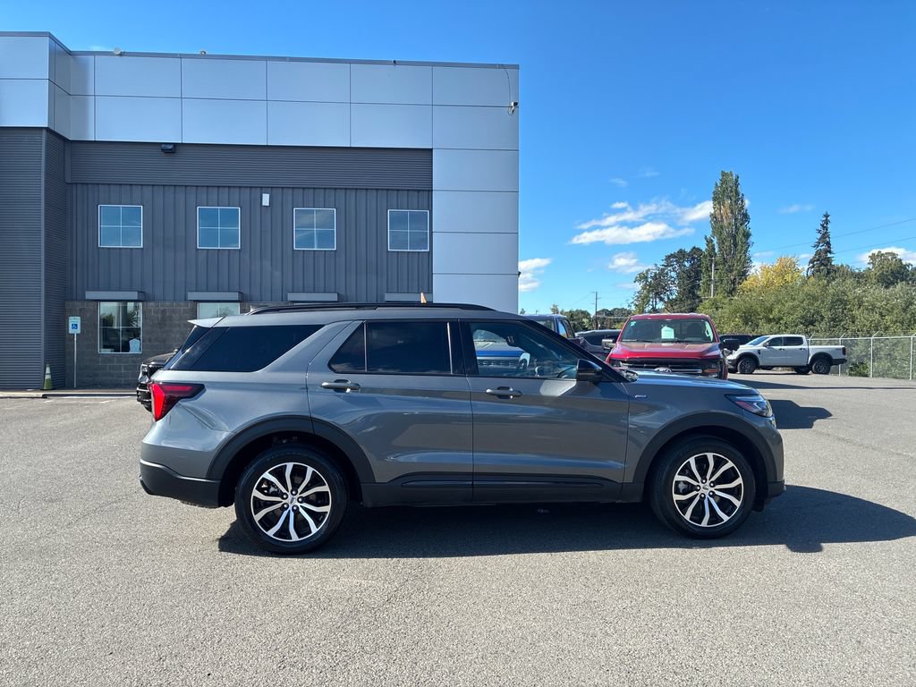 Certified 2025 Ford Explorer ST-Line AWD/4WD image 8