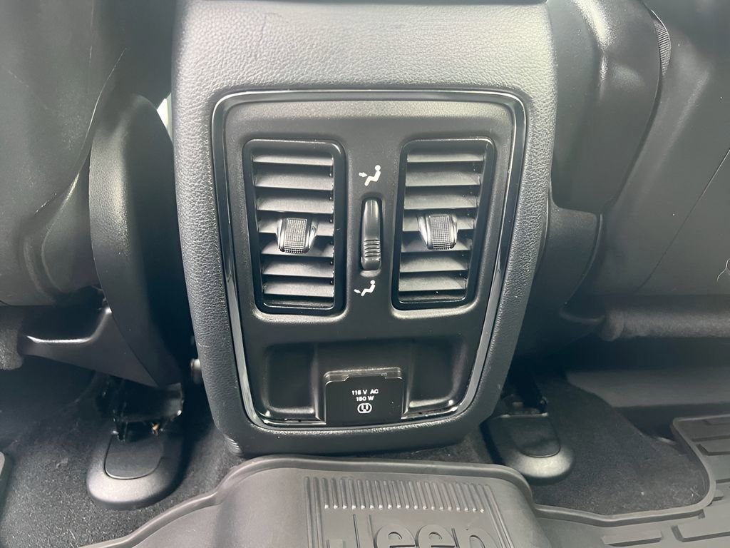 Used 2020 Jeep Grand Cherokee Altitude AWD/4WD image 39
