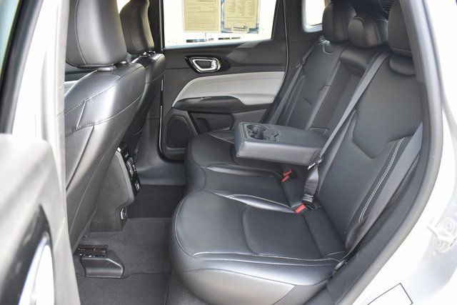 Used 2025 Jeep Compass Limited AWD/4WD image 17