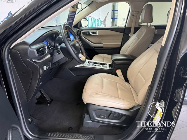 Certified 2022 Ford Explorer XLT w/ Equipment Group 202A RWD image 11