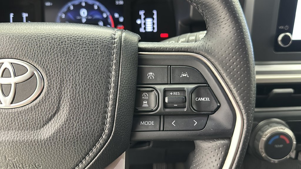 Used 2025 Toyota 4Runner SR5 AWD/4WD image 16