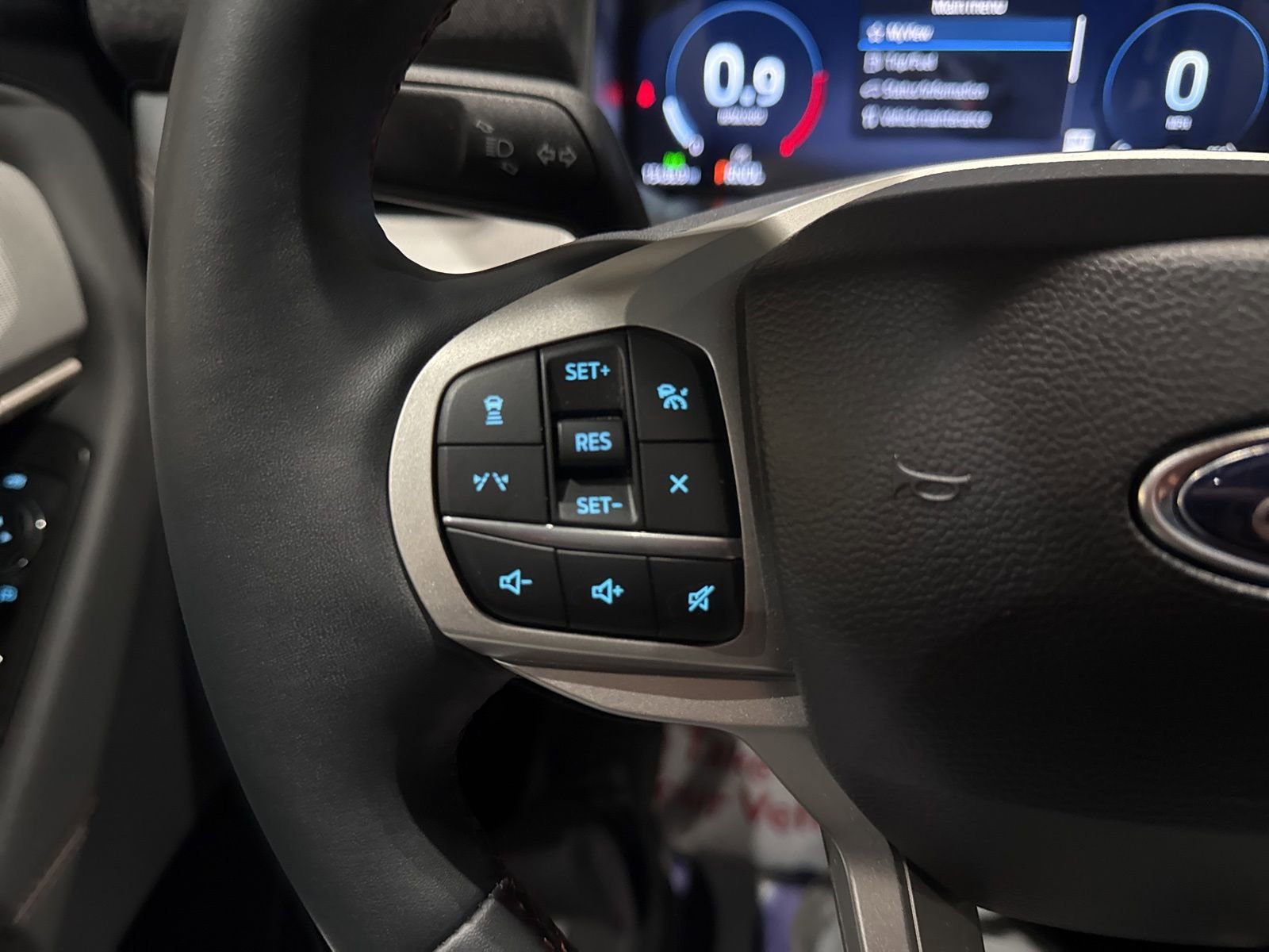 Certified 2025 Ford Explorer Active w/ Active Comfort Package image 32