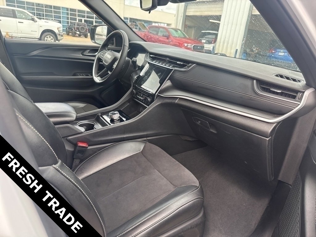 Used 2024 Jeep Grand Cherokee L Altitude image 8