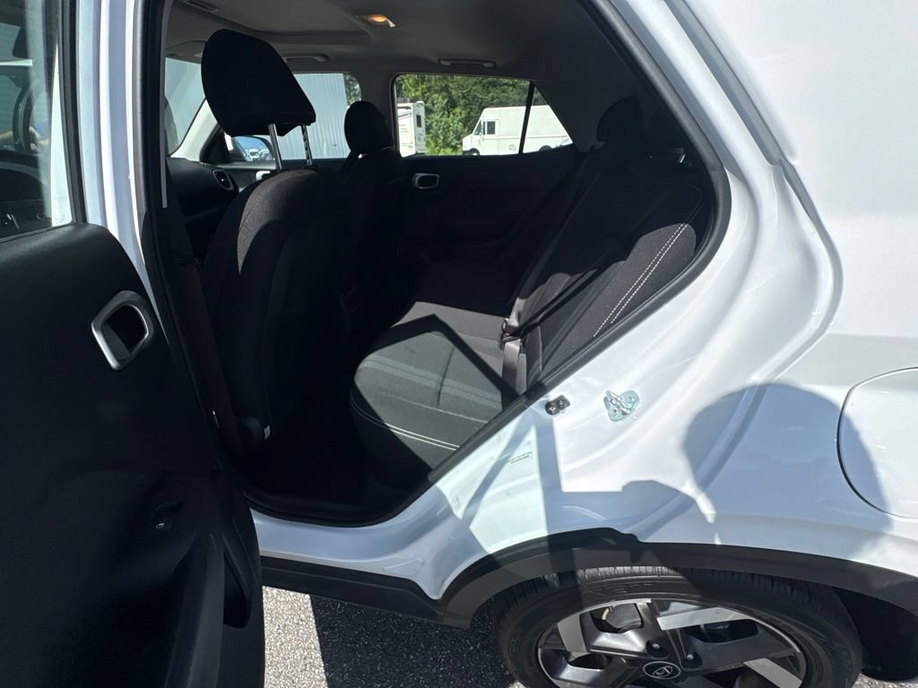 Used 2025 Hyundai Venue SEL FWD image 9
