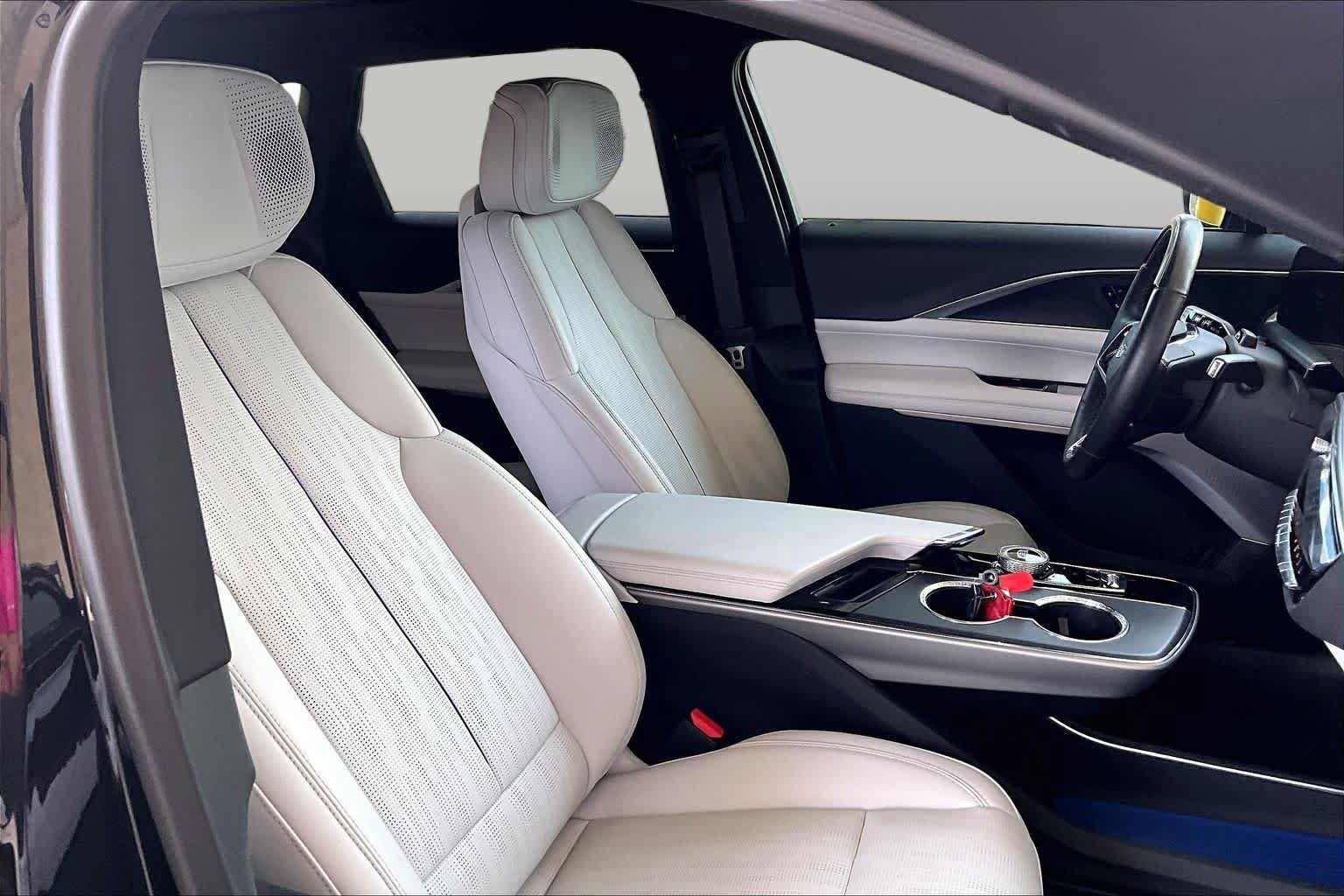 Used 2025 Cadillac Lyriq Luxury RWD image 9