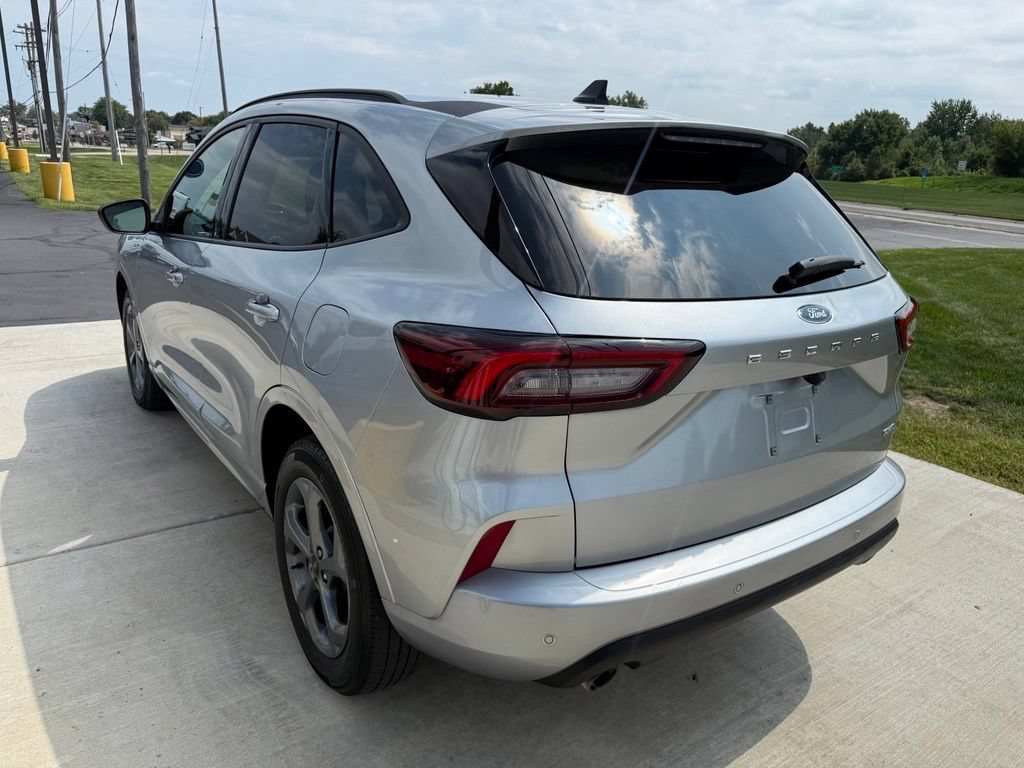 Certified 2023 Ford Escape ST-Line w/ Tech Pack #1 AWD/4WD image 7