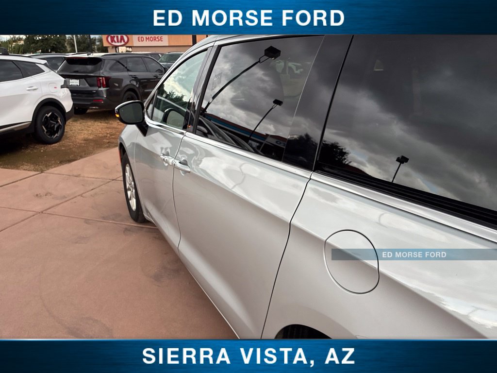 Used 2024 Chrysler Pacifica Touring-L FWD image 17