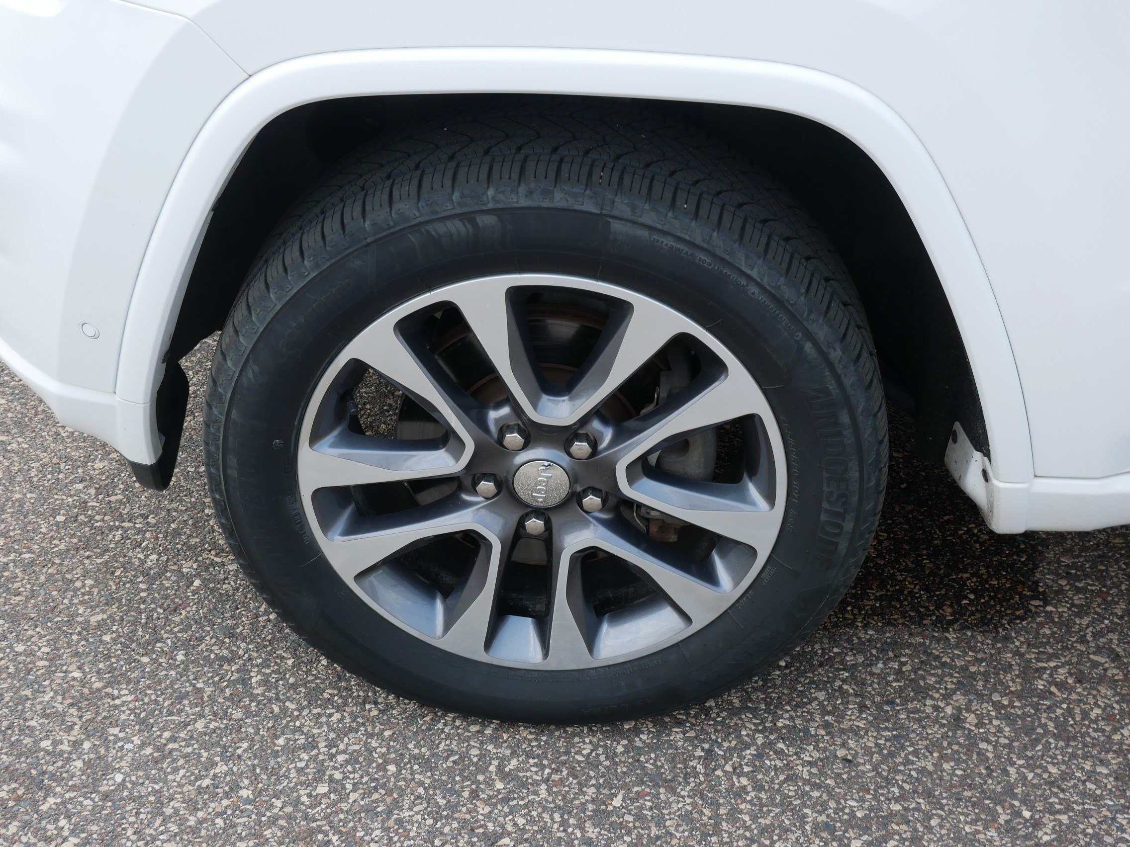 Used 2018 Jeep Grand Cherokee Overland w/ Jeep Active Safety Group AWD/4WD image 15