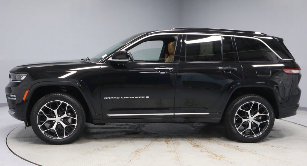 Used 2025 Jeep Grand Cherokee Summit AWD/4WD image 9