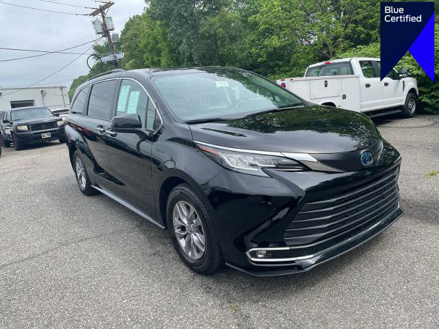 Used 2023 Toyota Sienna XLE image 1
