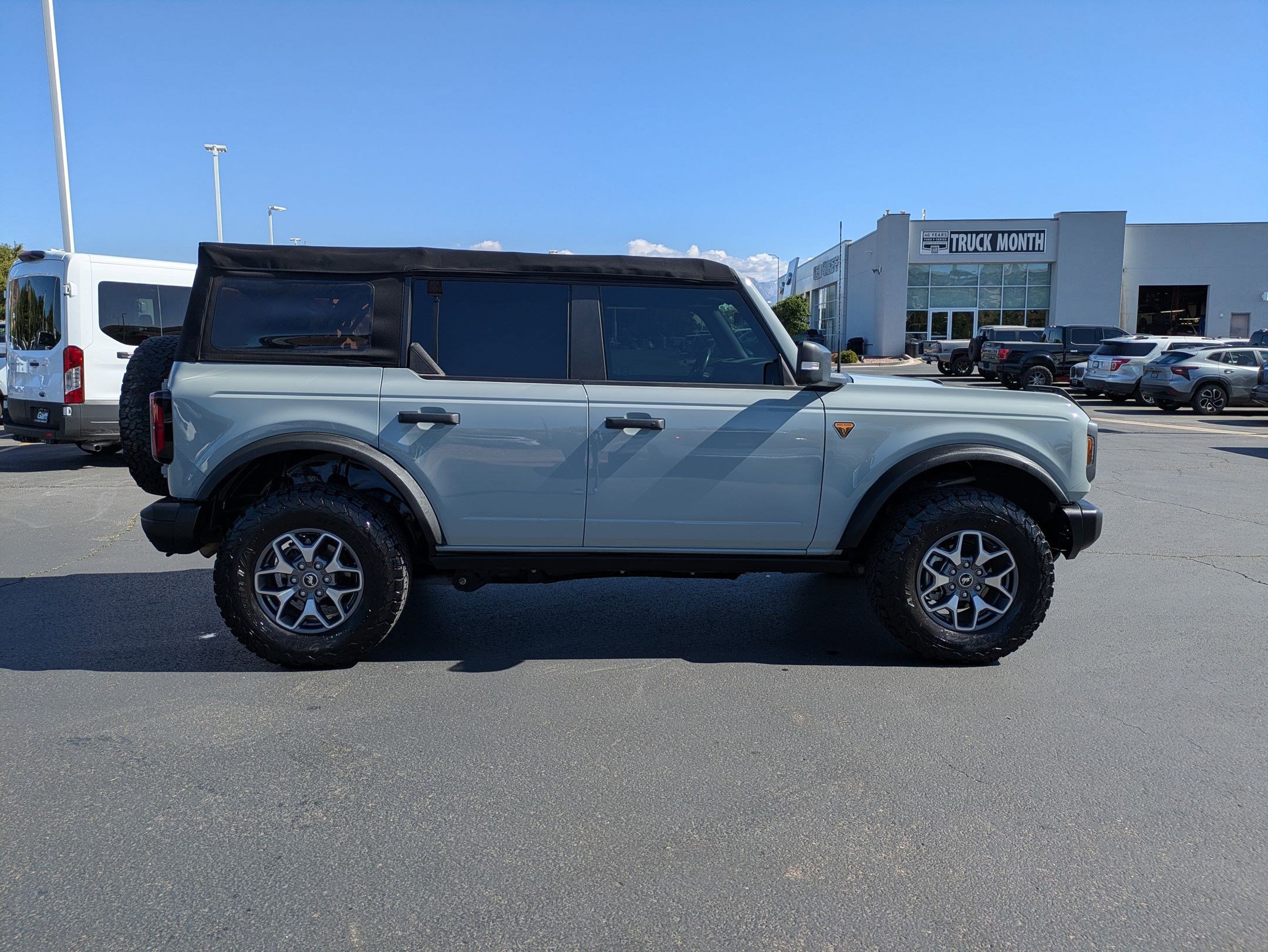 Certified 2022 Ford Bronco Badlands AWD/4WD image 3