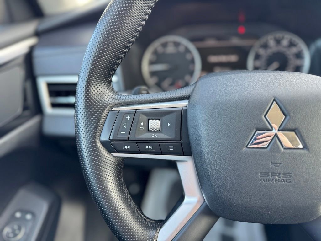 Used 2024 Mitsubishi Outlander SE image 14
