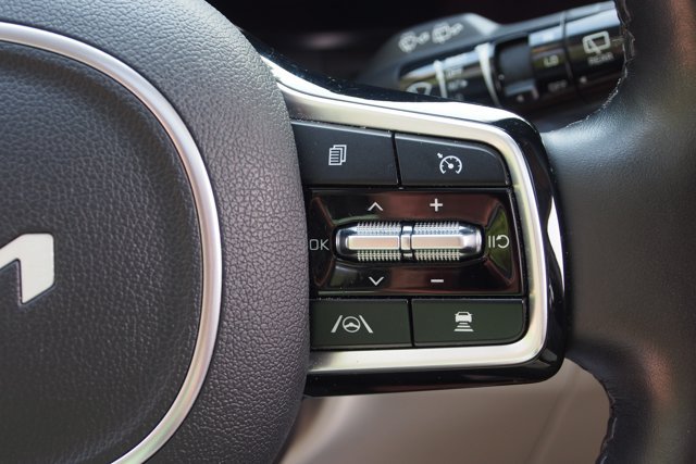 Used 2022 Kia Carnival SX Prestige FWD image 28