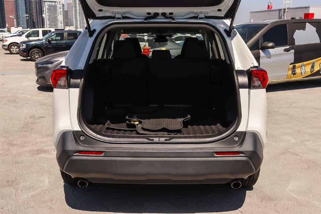 Used 2020 Toyota RAV4 LE w/ All Weather Liner Package AWD/4WD image 27