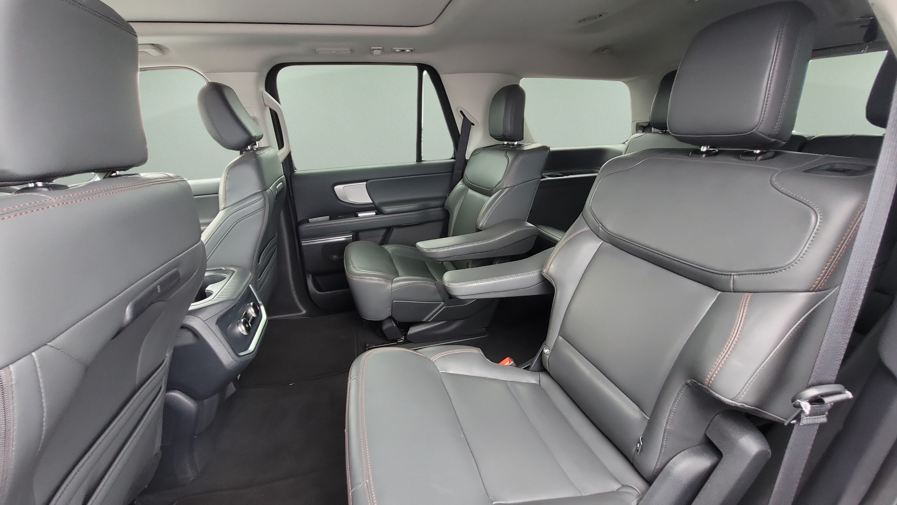 Certified 2025 Ford Expedition Active AWD/4WD image 18