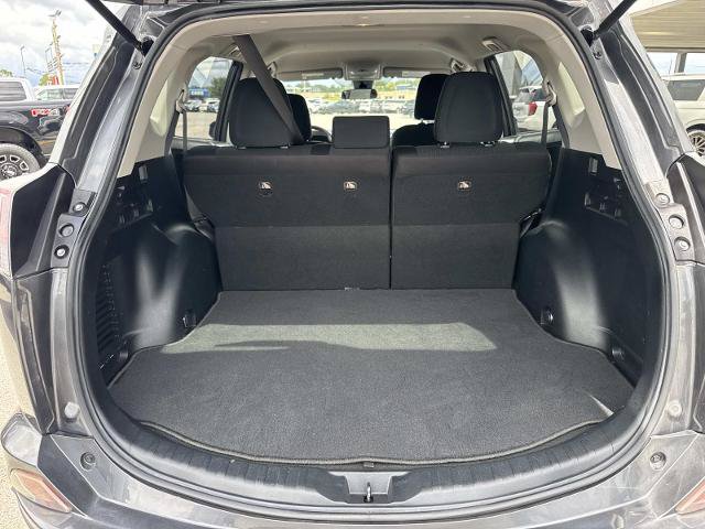 Used 2018 Toyota RAV4 LE FWD image 13