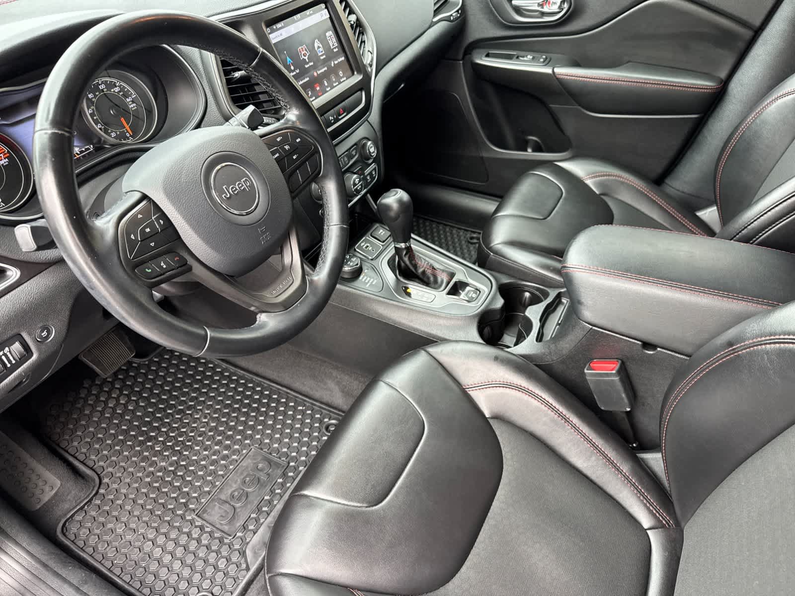 Used 2020 Jeep Cherokee Trailhawk w/ Comfort/Convenience Group AWD/4WD image 11