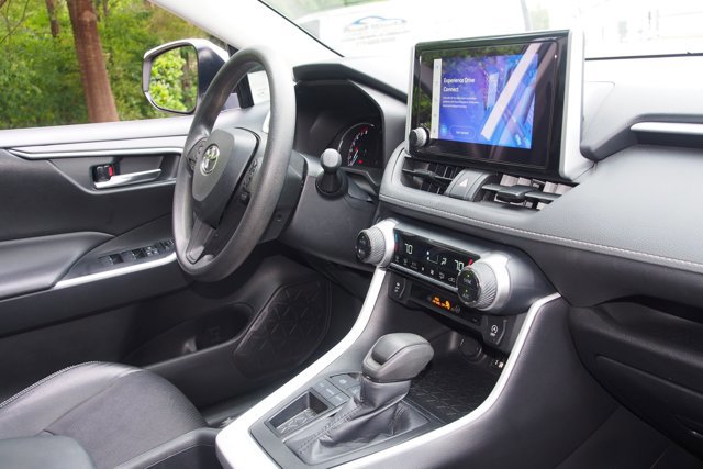 Used 2024 Toyota RAV4 XLE w/ Convenience Package FWD image 10