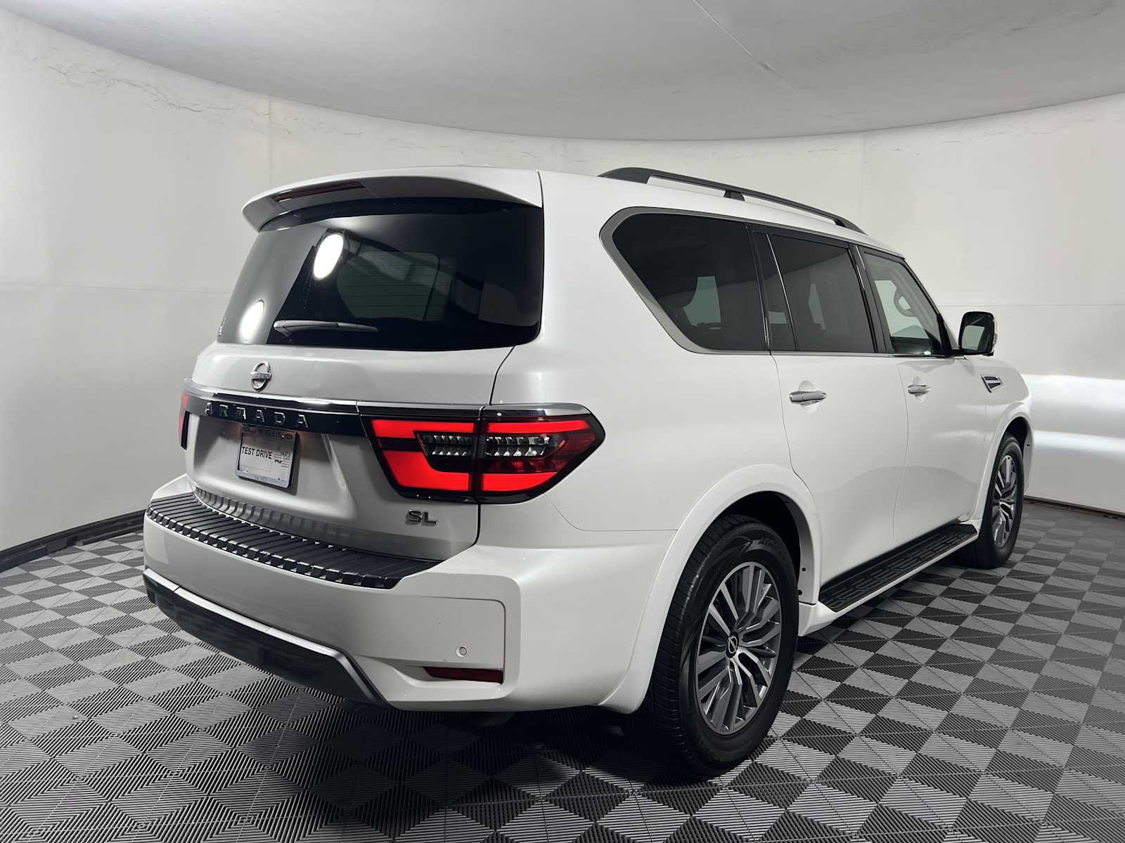 Used 2023 Nissan Armada SL AWD/4WD image 7