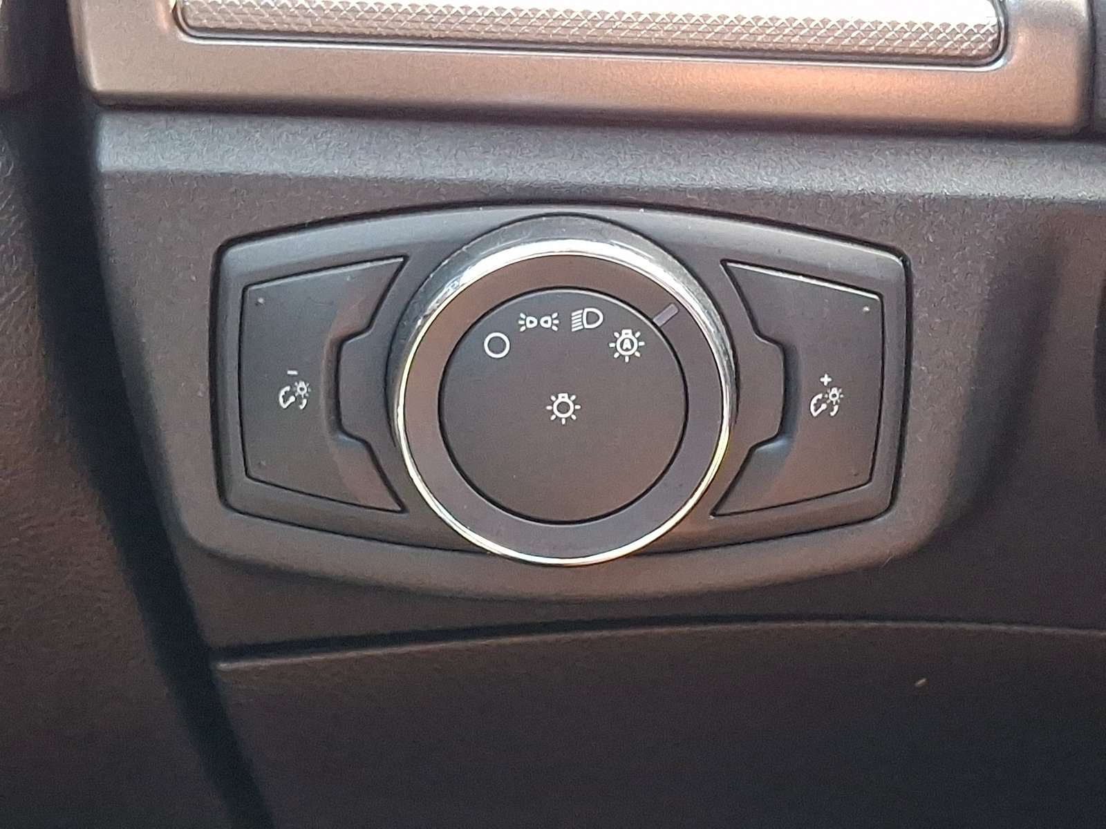 Certified 2020 Ford Fusion SE FWD image 26